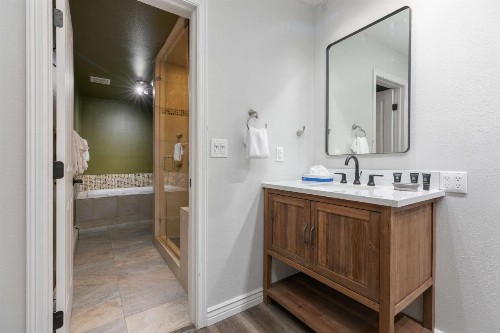 Brooks Hill Lodge - image 32
