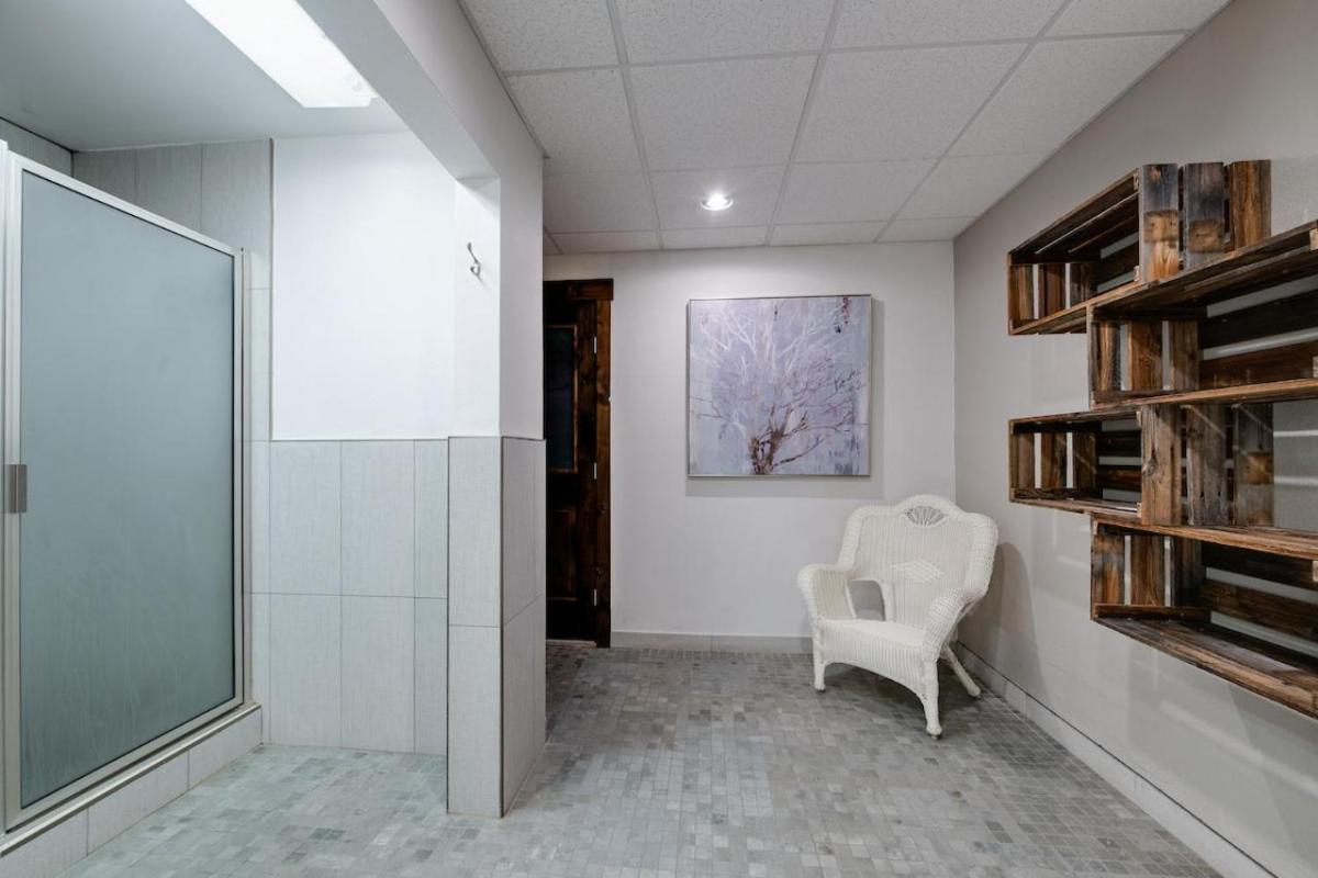 Ski & Racquet Club Condo B - main image