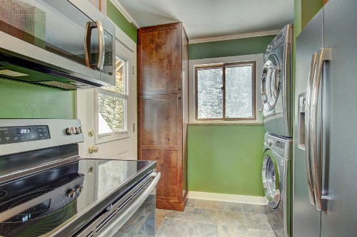 Lazy Dog Lodge Home - image 2