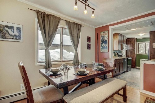 Lazy Dog Lodge Home - image 6