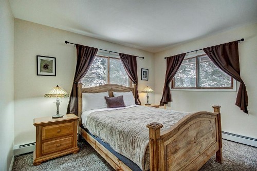 Lazy Dog Lodge Home - image 7