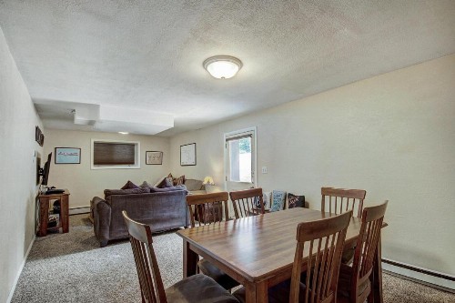 Lazy Dog Lodge Home - image 9