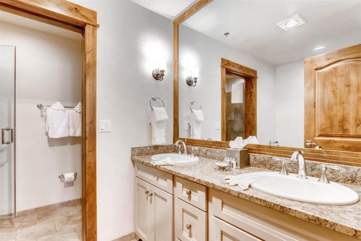Breckenridge 2 Bedroom Condo at Blue Sky Ski-in Ski-out - image 2