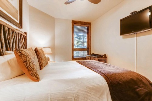 Breckenridge 2 Bedroom Condo at Blue Sky Ski-in Ski-out - image 4