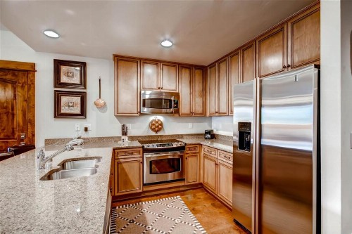 Breckenridge 3 Bedroom Condo at Blue Sky 5-Star and Ski-In Ski-out! - image 8