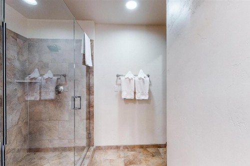 Breckenridge 1 Bedroom Condo at Blue Sky Ski-in Ski-out - image 17