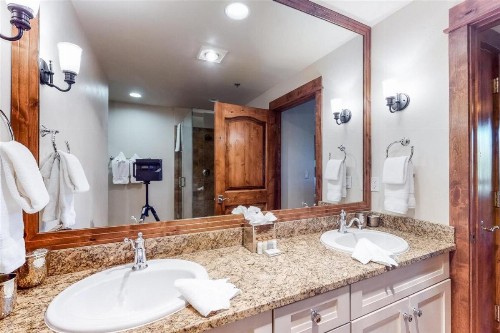 Breckenridge 1 Bedroom Condo at Blue Sky Ski-in Ski-out - image 8
