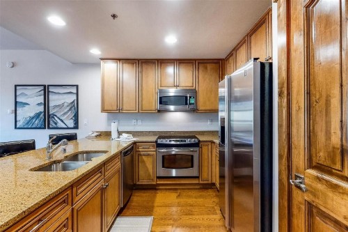 Breckenridge 1 Bedroom Condo at Blue Sky Ski-in Ski-out - image 9