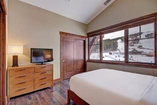 Breckenridge 4 Bedroom Condo at One Ski Hill Ski-in Ski-out concierge services - image 19