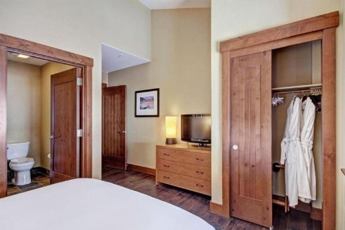 Breckenridge 4 Bedroom Condo at One Ski Hill Ski-in Ski-out concierge services - image 26