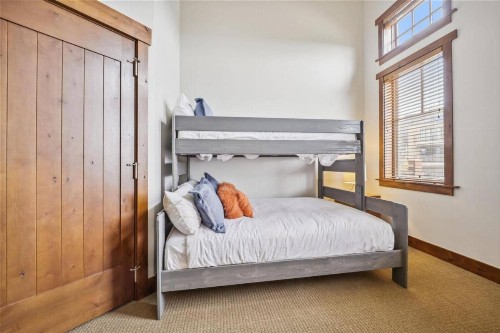 Breckenridge 4 Bedroom Condo at One Ski Hill Ski-in Ski-out concierge services - image 5