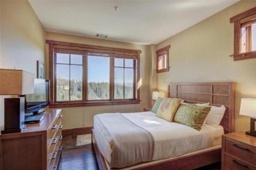 Breckenridge 3 Bedroom Condo at One Ski Hill Ski-in Ski-out concierge services - image 25