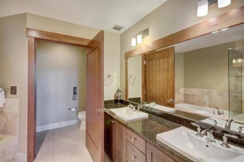 Breckenridge 3 Bedroom Condo at One Ski Hill Ski-in Ski-out concierge services - image 26