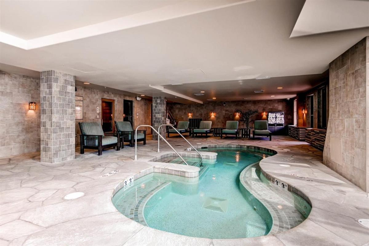 Breckenridge 3 Bedroom Condo at One Ski Hill Ski-in Ski-out concierge services - image 5