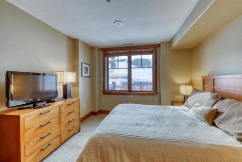 Breckenridge 2 Bedroom Condo at One Ski Hill Ski-in Ski-out concierge services - image 22