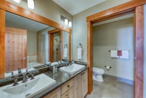 Breckenridge 2 Bedroom Condo at One Ski Hill Ski-in Ski-out concierge services - image 7