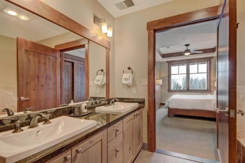 Breckenridge 1 Bedroom Condo at One Ski Hill Ski-in Ski-out concierge servies - image 15