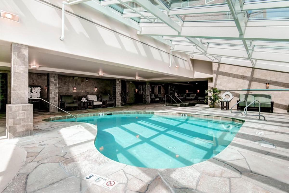 Breckenridge 1 Bedroom Condo at One Ski Hill Ski-in Ski-out concierge servies - image 2
