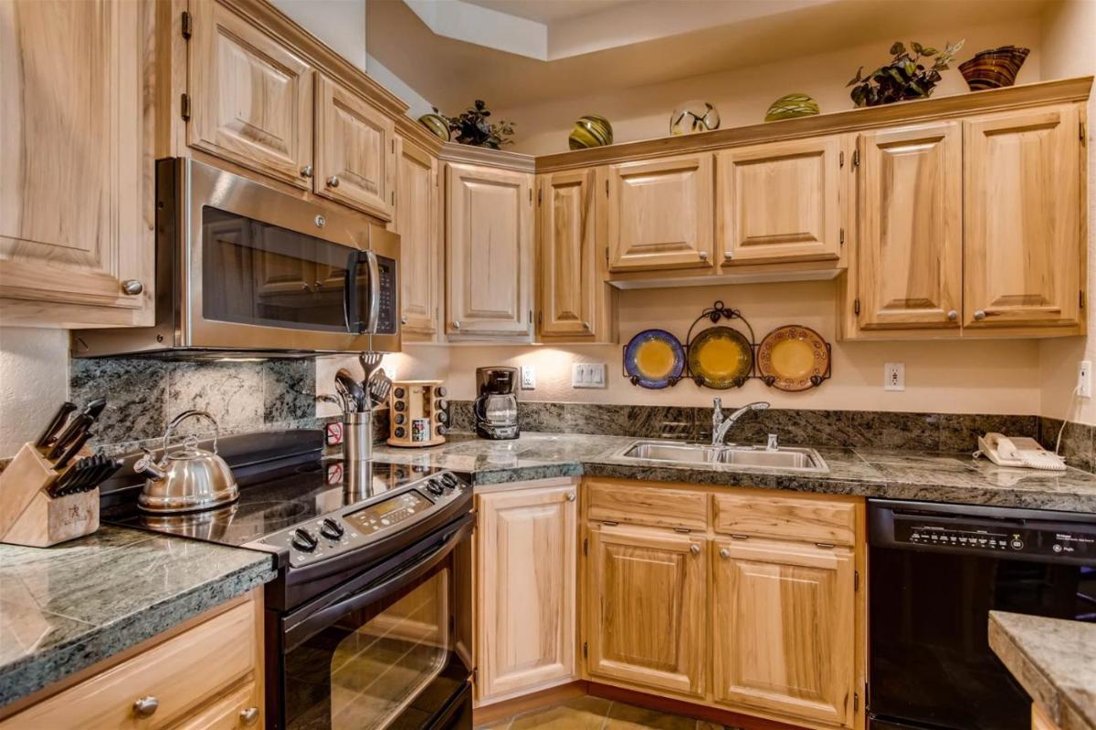 Breckenridge 2 Bedroom Condo at Main St. Station walk to Gondola - image 2