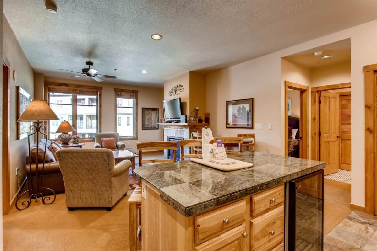 Breckenridge 2 Bedroom Condo at Main St. Station walk to Gondola - image 4