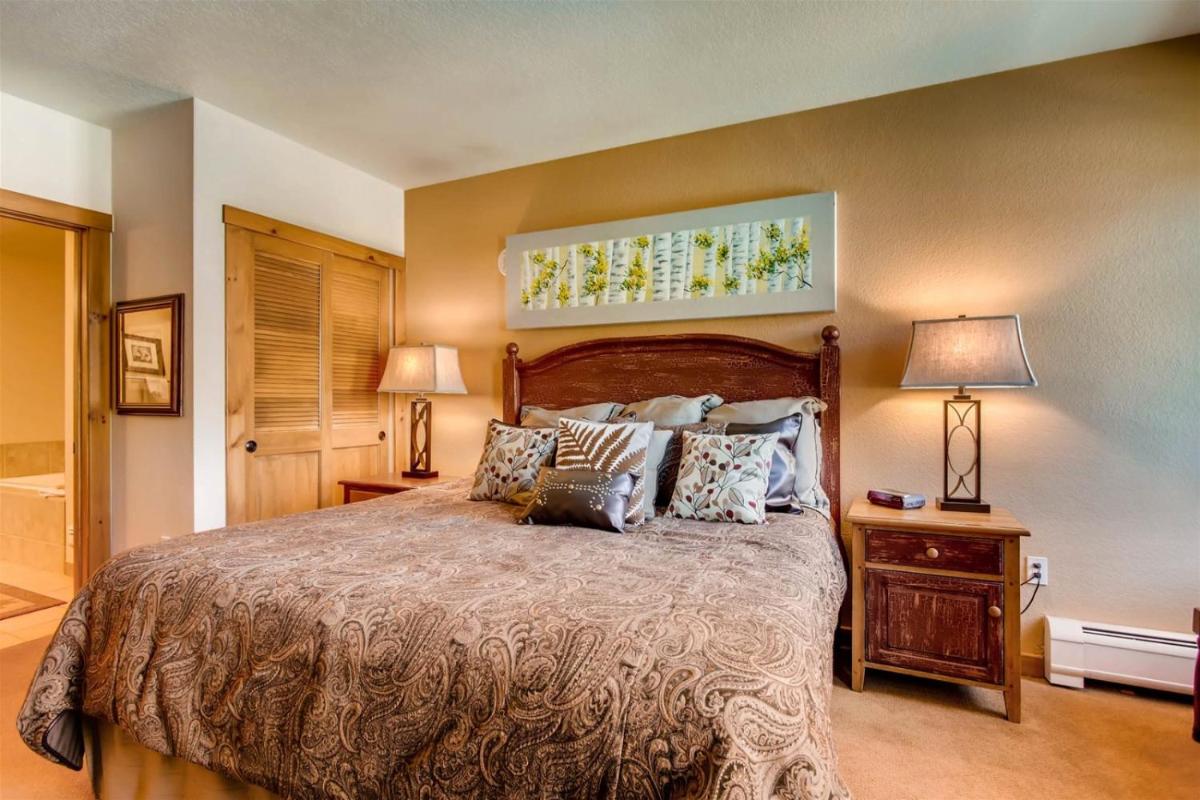 Breckenridge 2 Bedroom Condo at Main St. Station walk to Gondola - image 5