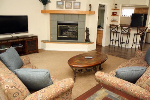 Pinecreek #I - 3 BR - Private Hot Tub - Close to Town - Shuttle to Slopes - image 16