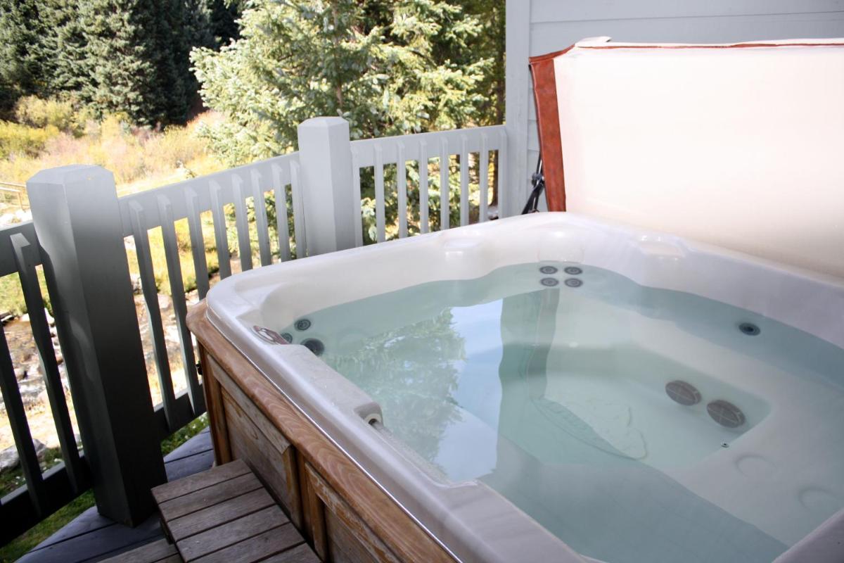 Pinecreek #I - 3 BR - Private Hot Tub - Close to Town - Shuttle to Slopes - image 6