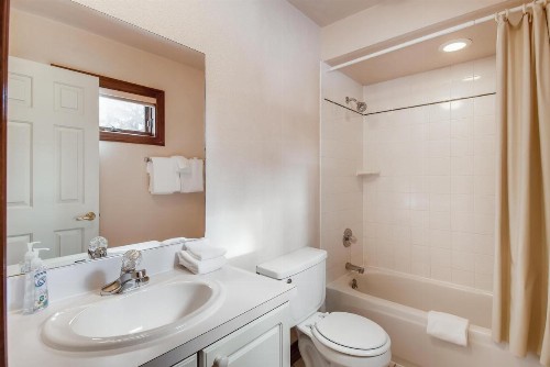 Pinecreek #F - 3 BR - Close to Town - Shuttle to Slopes - Pool and Hot Tub Access - image 21