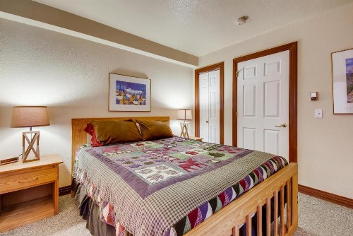 Pinecreek #F - 3 BR - Close to Town - Shuttle to Slopes - Pool and Hot Tub Access - image 23