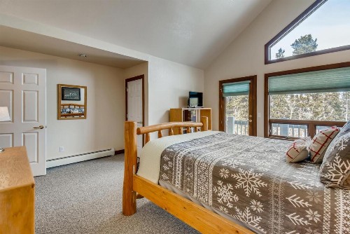 Pinecreek #F - 3 BR - Close to Town - Shuttle to Slopes - Pool and Hot Tub Access - image 24