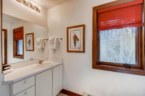 Pinecreek #F - 3 BR - Close to Town - Shuttle to Slopes - Pool and Hot Tub Access - image 32