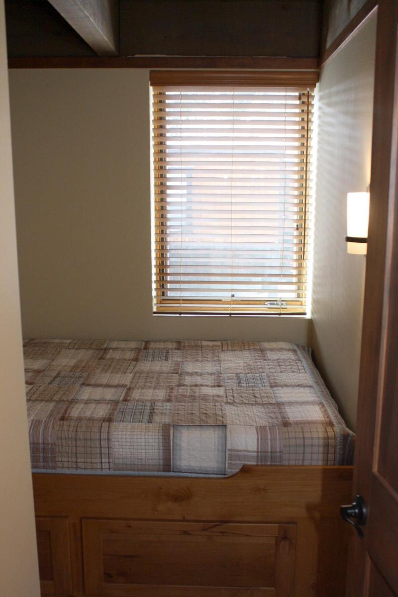 Mill Run #12 - 4 bedroom / 3 bath - Beautiful Remodel - Shuttle to Town - image 7