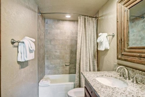 Breckenridge Village 3 Bedroom Luxury Condo Walk to Lifts & Historic Downtown - image 10