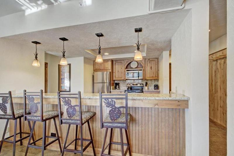 Breckenridge Village 3 Bedroom Luxury Condo Walk to Lifts & Historic Downtown - image 6