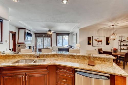 Breckenridge Crystal Peak Lodge 3 Bedroom Condo 5-Star Ski-in Ski-out Location! - image 11