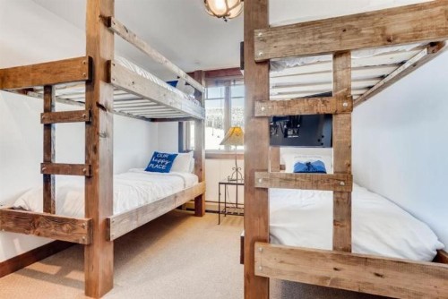 Breckenridge Crystal Peak Lodge 3 Bedroom Condo 5-Star Ski-in Ski-out Location! - image 12