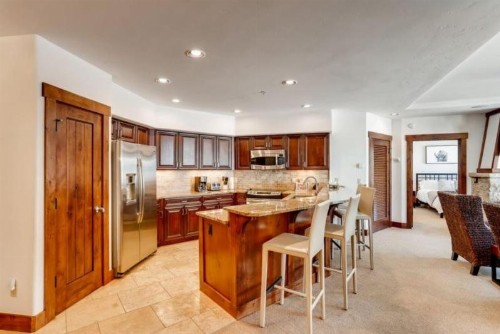 Breckenridge Crystal Peak Lodge 3 Bedroom Condo 5-Star Ski-in Ski-out Location! - image 17