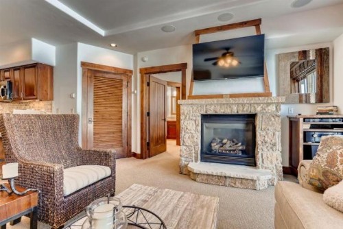 Breckenridge Crystal Peak Lodge 3 Bedroom Condo 5-Star Ski-in Ski-out Location! - image 18