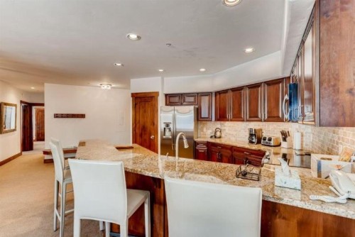Breckenridge Crystal Peak Lodge 3 Bedroom Condo 5-Star Ski-in Ski-out Location! - image 5