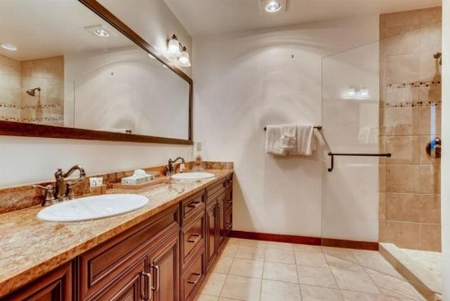 Breckenridge Crystal Peak Lodge 3 Bedroom Condo 5-Star Ski-in Ski-out Location! - image 7