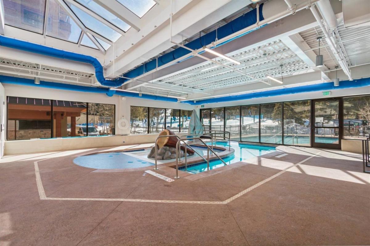 Breckenridge Village 2 Bedroom Luxury Condo Walk To Lifts & Downtown - image 2