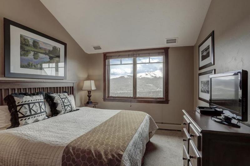 Breckenridge Crystal Peak Lodge 4 Bedroom Luxury Condo Ski-In Ski-Out Access - image 3