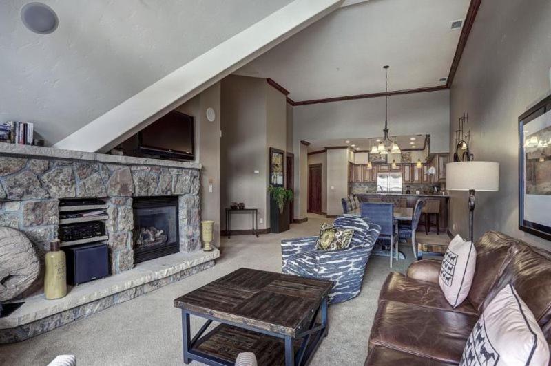 Breckenridge Crystal Peak Lodge 4 Bedroom Luxury Condo Ski-In Ski-Out Access - image 7