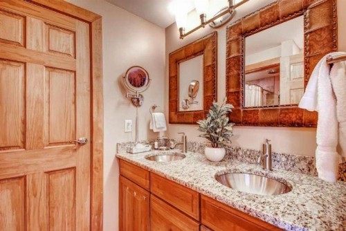 Breckenridge Village 1 Bedroom Luxury Condo 24-Hour Check-In & Services - image 11