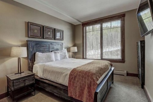 Breckenridge Crystal Peak Lodge 2 Bedroom Luxury Condo On-Site Check-In & Concierge - image 4