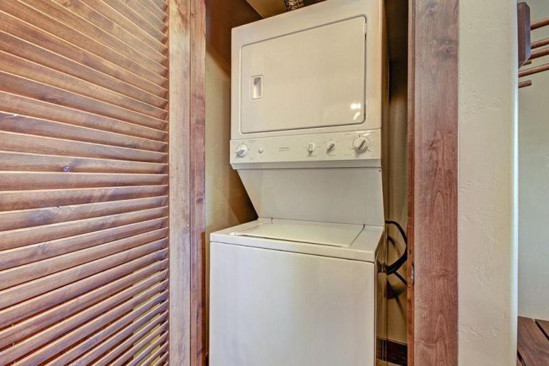Breckenridge Crystal Peak Lodge 1 Bedroom Luxury Condo Voted #1 in Breck! - image 3