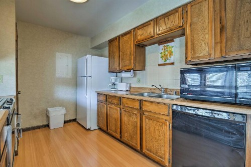 Park Place Condo with Pool Access on Shuttle Stop! - image 4