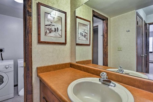 Park Place Condo with Pool Access on Shuttle Stop! - image 7