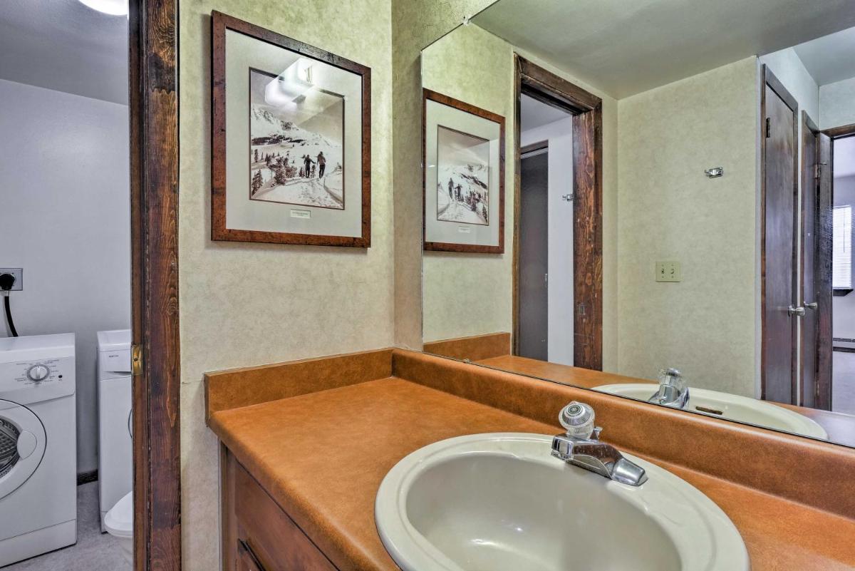 Park Place Condo with Pool Access on Shuttle Stop! - image 7