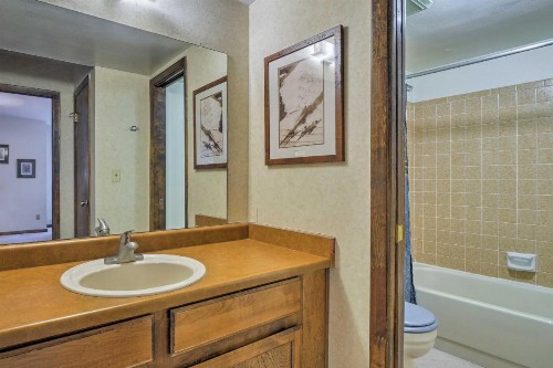 Park Place Condo with Pool Access on Shuttle Stop! - image 9